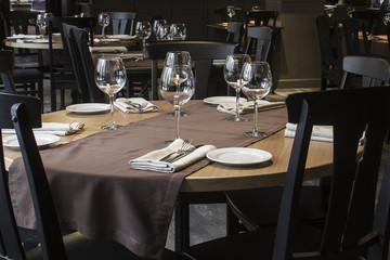 Empty glasses in restaurant