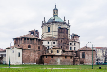 Fototapeta na wymiar Sant Lorenzo Church in Milan, Italy