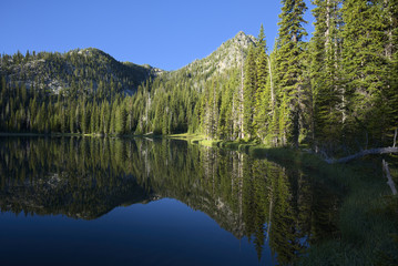 Fototapeta na wymiar Black Lake in the Elkhorn Mountains of Oregon