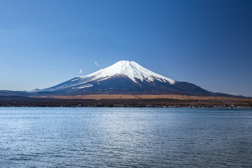 山中湖から見た富士山