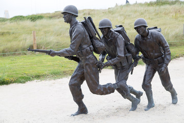 Soldiers in Utah Beach - obrazy, fototapety, plakaty