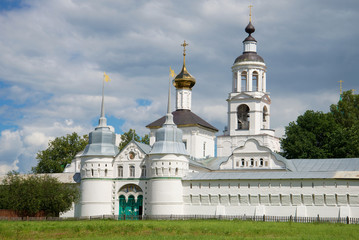 Fototapeta na wymiar Holy gates and Church of St. Nicholas in Vvedensky Tolgsky convent. Yaroslavl, the Golden ring of Russia