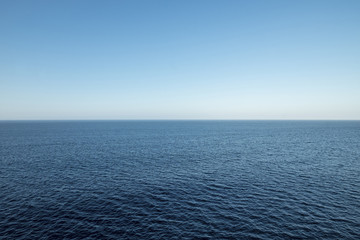 High view over an ocean horizon on a clear day - 118481745