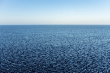 High view over an ocean horizon on a clear day - 118481749
