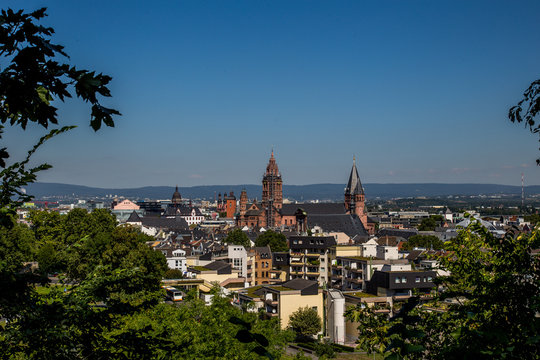 Blick über die Dächer von Mainz auf den Dom