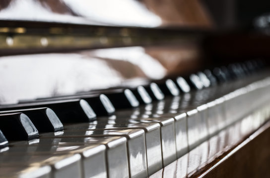 Piano keyboard background with selective focus and blurred background.