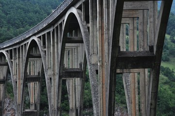 Panele Szklane Podświetlane  Most łukowy nad wąwozem Tara