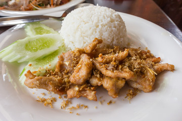 fried pork with garlic