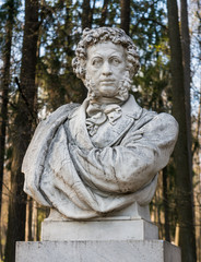 Fototapeta na wymiar Poet Pushkin sculpture in Museum-Estate Arkhangelskoye