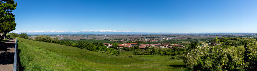 Fototapeta na wymiar Panoramica su Pianure Monferrato