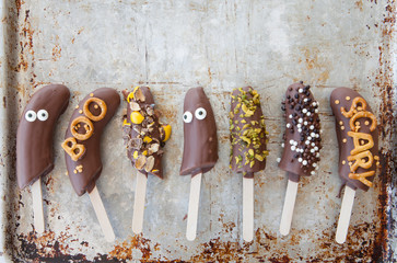 Schokobananen mit Nuessen