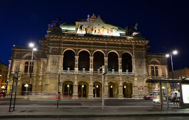 Fototapeta na wymiar Vienna Opera House at night