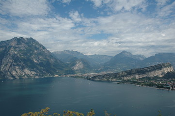 Naklejka premium vista lago di Garda dal sentiero Torbole-Tempesta