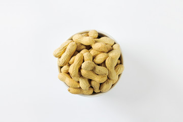 Raw peanuts in shell
