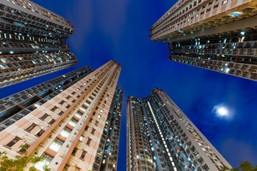 Obraz premium Apartment building from low angle at night