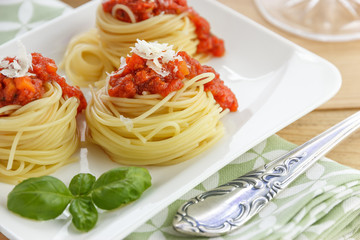 Spaghetti mit Tomatensauce