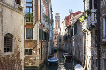 Fototapeta na wymiar Venetian gondoliers
