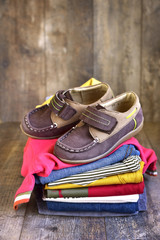 Baby clothes .