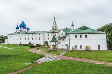 Fototapeta na wymiar Suzdal city Kremlin and cathedral of Nativity. Golden ring of Russia.
