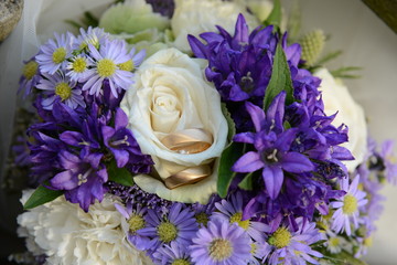 Brautstrauss mit Eheringen