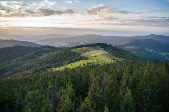 zach&oacute;d słońca w Beskidach, widok z Gorca