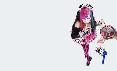 Schrille junge Frau  im Gothic / Punk Look