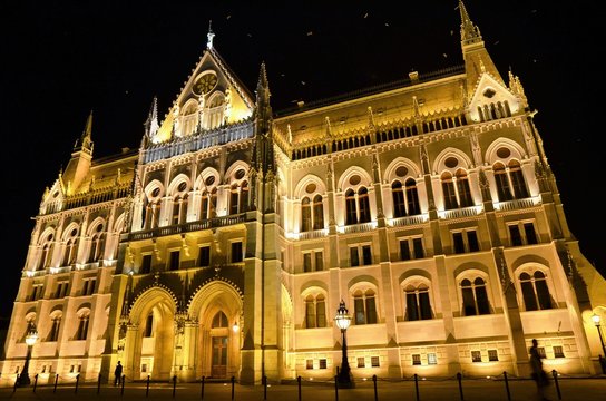 Façade ouest du parlement, Illuminations Budapest la nuit