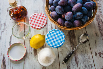Zubereitung von Pflaumenmarmelade (Pflaumenmus) mit Rum 