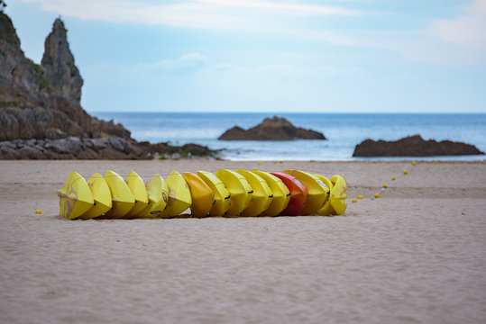 Tablas de Surf de Aprendizaje y Entrenamiento en la Playa de la Franca, Asturias