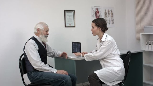 Old patient talkint to young female doctor.