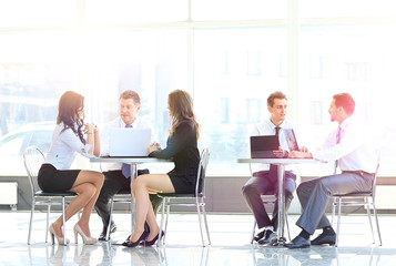 Obraz premium business people meeting in a modern office