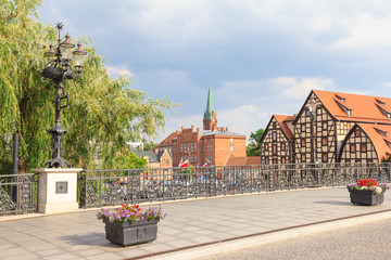 Bydgoszcz, widok starego miasta z mostu na Brdzie na ulicy Mostowej © stepmar