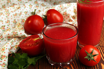 Two glasses of tomato juice and fresh tomatoes