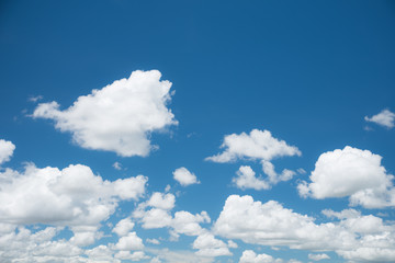 Fototapeta na wymiar Beautiful white cloud with clear sky