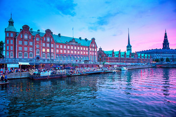 Fototapeta na wymiar Nyhavn with an amazing sunset