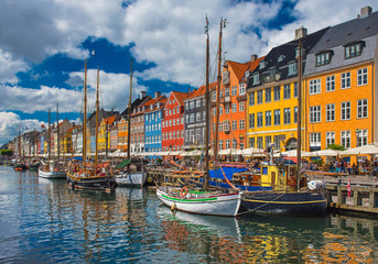 Fototapeta premium Colorful houses at Nyhavn, Copenhagen, Denmark