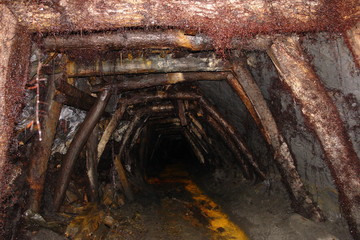 Interior de Jovesa. Impresiona la soledad y el silencio