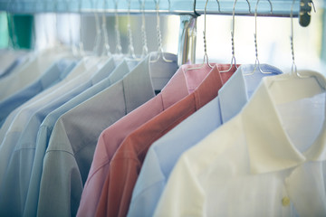 Fototapeta premium Camicie uomo lavate e stirate