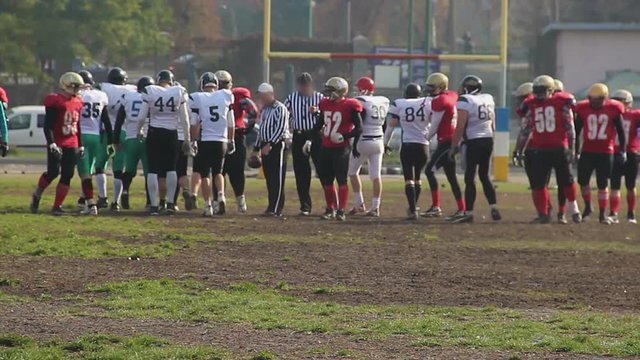 Break in American football match, opposing teams changing sides of gridiron