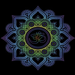 цветная мандала на черном фоне