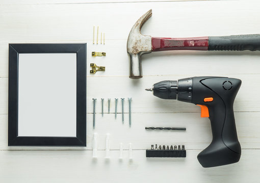 DIY home decoration set with screw driver hammer for picture frame DIY installation. Photo frame installation complete DIY set.