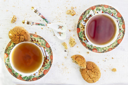 Two iapan's stily cups of tea with cookie