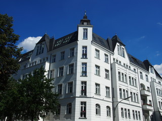 Altbau: Eckhaus-Fassade in Deutschland, Berlin