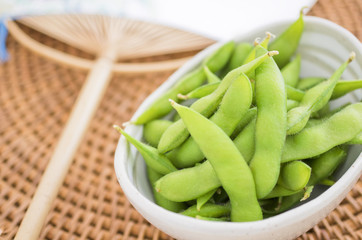 塩茹でした枝豆