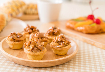 toffee cupcake with coffee
