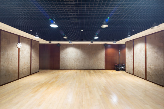 design and decoration of empty room in modern gym