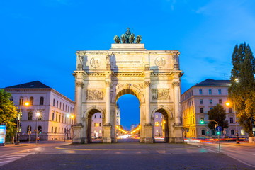 Fototapeta na wymiar Victory Arch in Munich