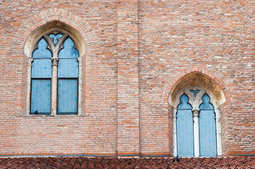 Fototapeta na wymiar Pointed window at one side of the gothic cathedral Santa Maria Annunciata in Vicenza