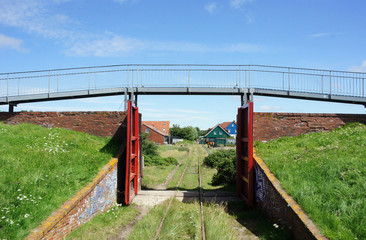 Alte Pferdebahn und Deichschart auf Spiekeroog