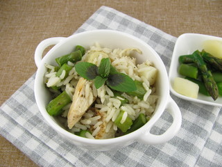 Gegarter Reis mit Spargel und Hühnchen